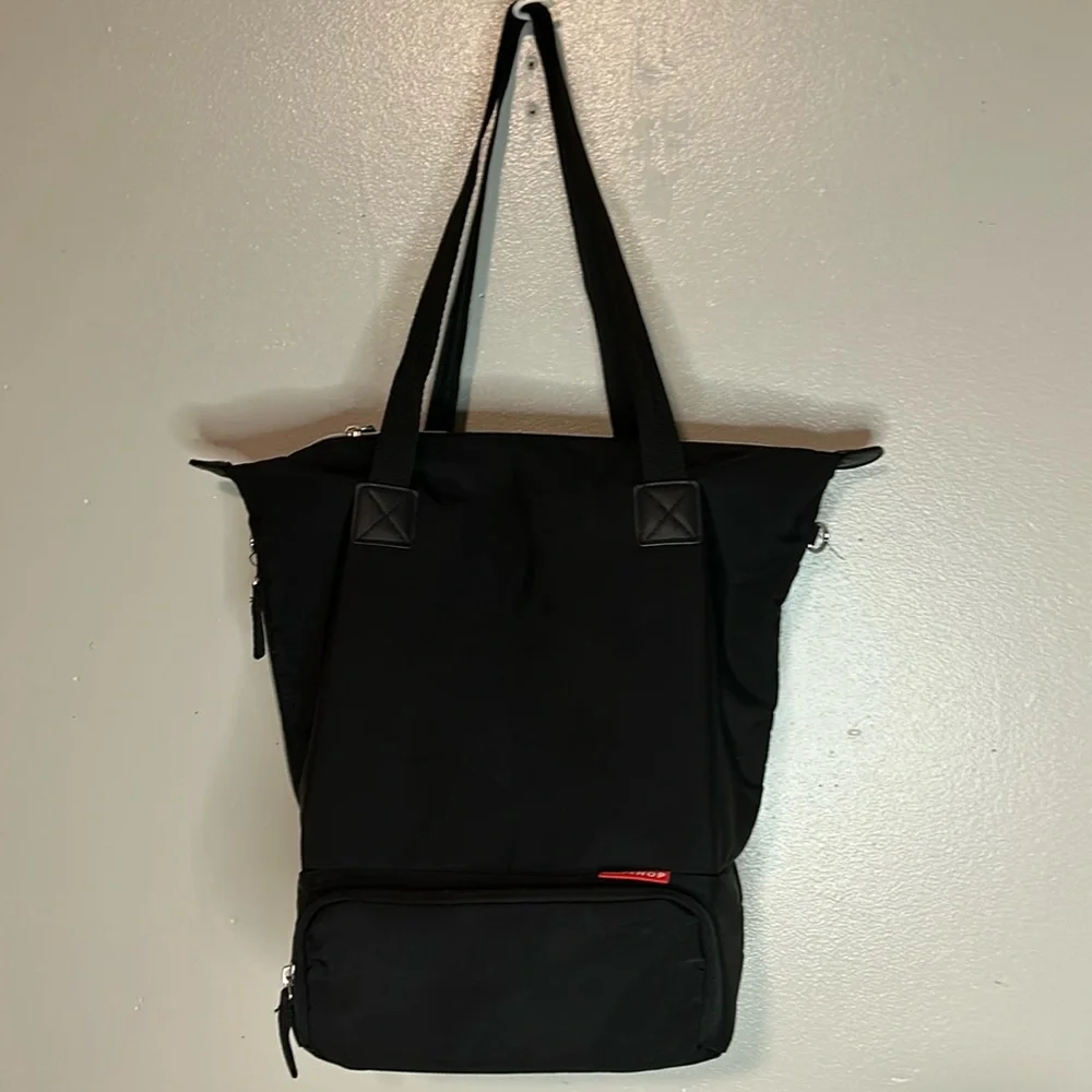 Skip Hop Diaper/Back Pack NWOT in excellent condition w/diaper changing station